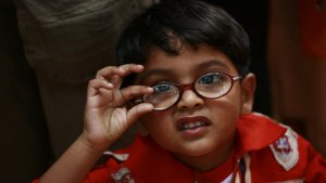 El síndrome de Usher provoca una condición en la vista conocida como retinitis pigmentaria.